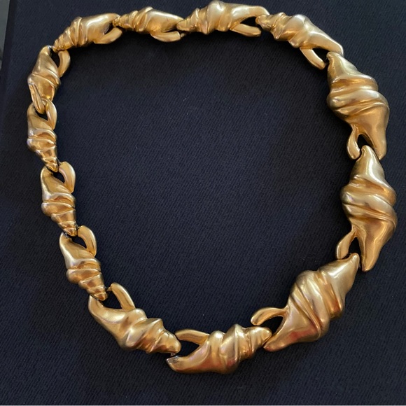 Vintage Seashell Gold Collar Necklace - Picture 8 of 9